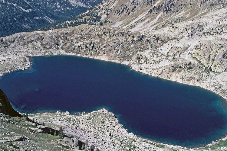 Vue plongeante sur le lac Nègre, (2354 m)