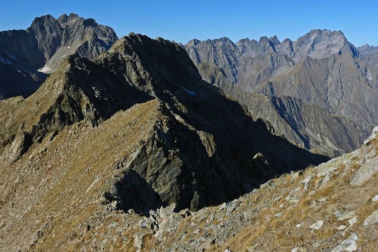 Le Gélas, (3143 m), la cime de l'Agnel, (2927 m) et l'Argentera, (3297 m), au dernier jour d'octobre 2014