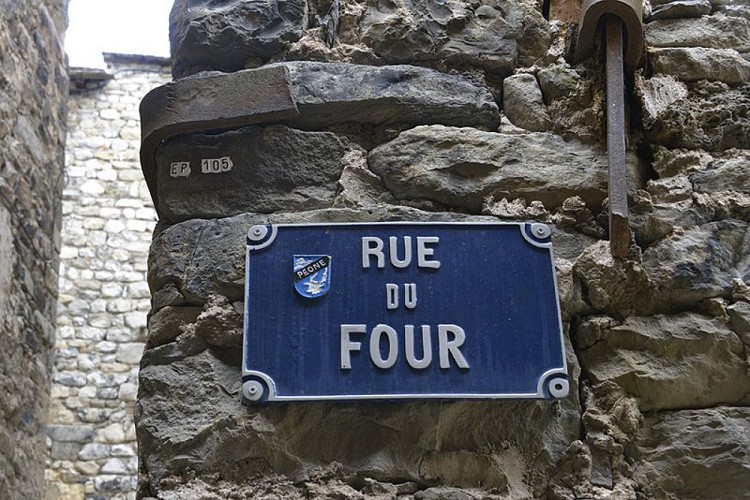 Plaque de la rue du Four à Péone 