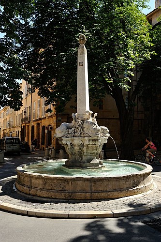 Fontaine des Quatre Dauphins