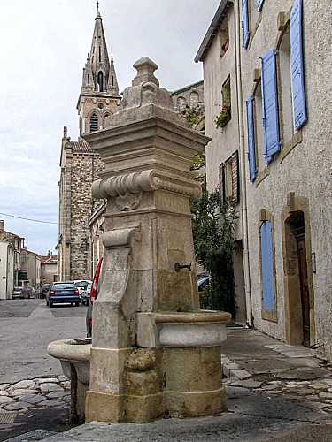 SAINT-CANNAT : La fontaine des Barri (43°37'15.43"N 5°17'43.47"E)
