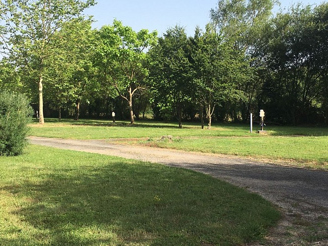 moncoutant-domaine-de-la-sabliere-aire-de-camping-car4