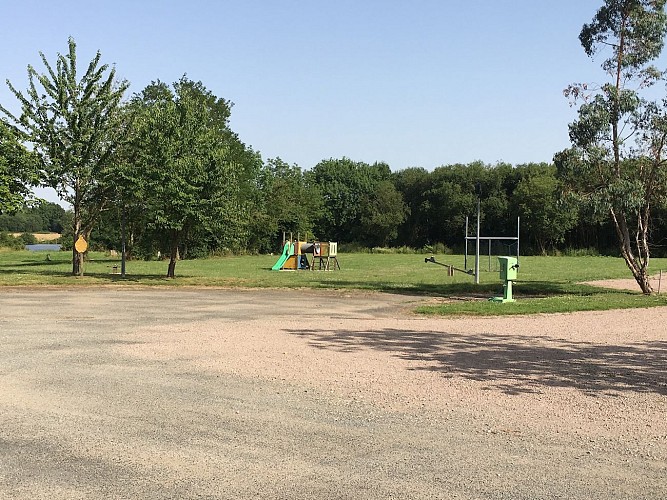 moncoutant-domaine-de-la-sabliere-aire-de-camping-jeux-pour-enfants