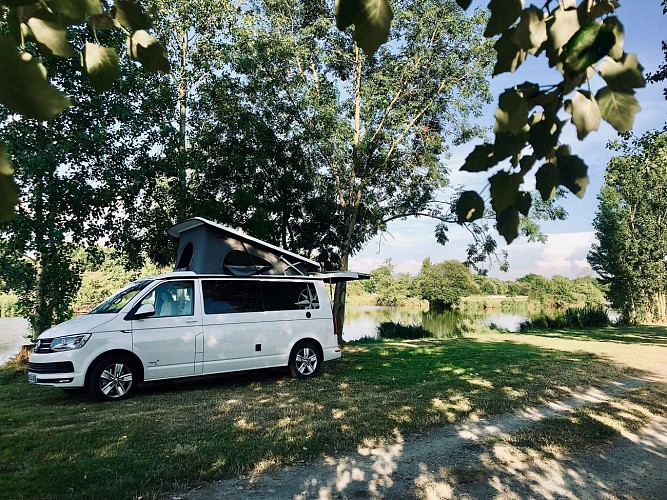 moncoutant-domaine-de-la-sabliere-aire-de-camping-car2