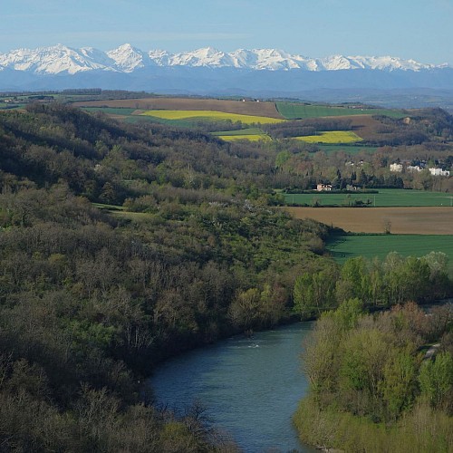 Point de vue sur la vallée de la Garonne et les Pyrénées