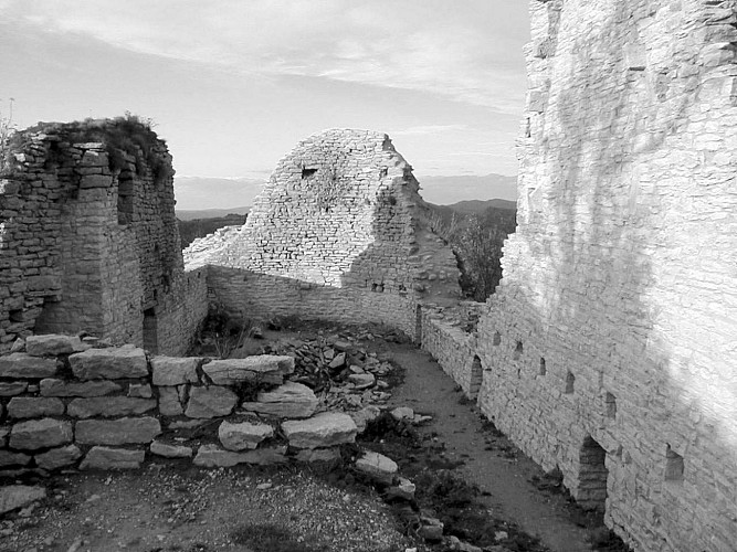 Ruines du chateau d'Oliferne