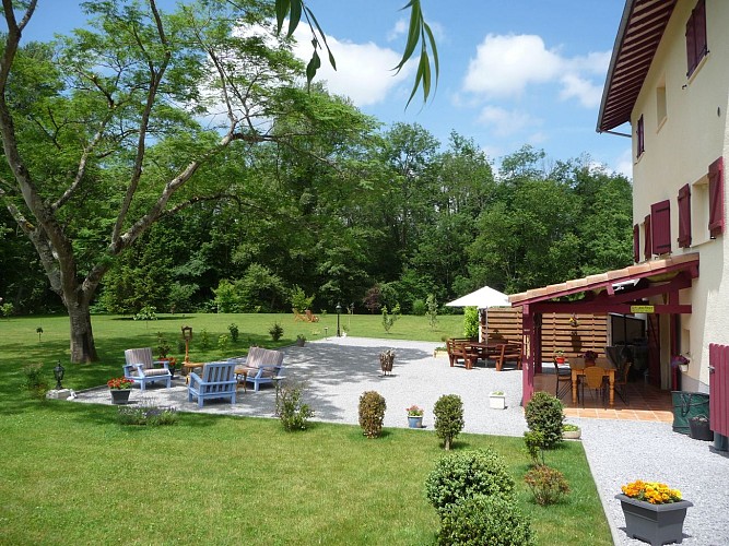 02_Chambre d'hôtes les Abeilles_terrasse et jardin