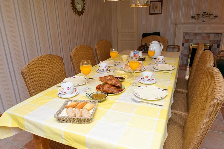 08_Petit déjeuner_les Abeilles