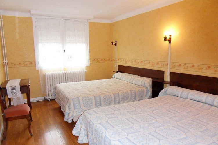 Hôtel-restaurant Mendibilenea - 64120 Amorots (9)