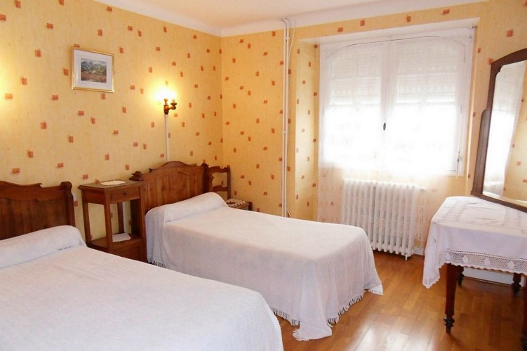 Hôtel-restaurant Mendibilenea - 64120 Amorots (10)