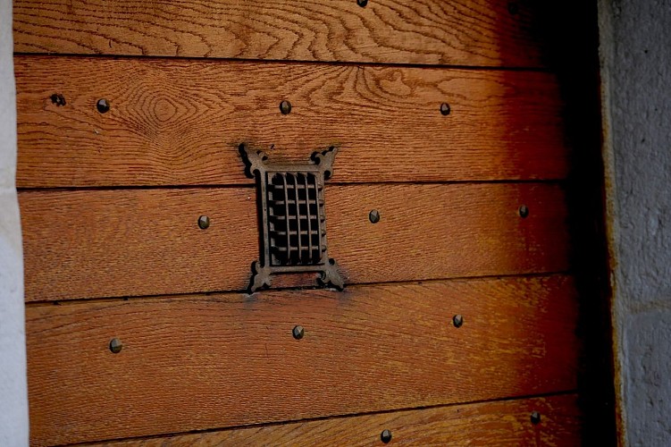 Chambre-d-Hotes-Secret-Pyrenees---Detail-de-porte--Tobias-MEWS-