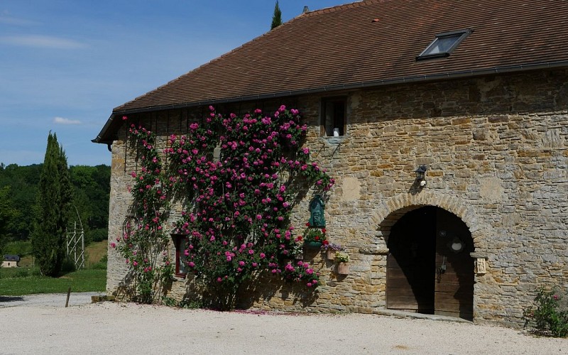 Chambre-d-Hotes-Secret-Pyrenees---Facade-I-chambre-d-hotes--Tobias-MEWS-