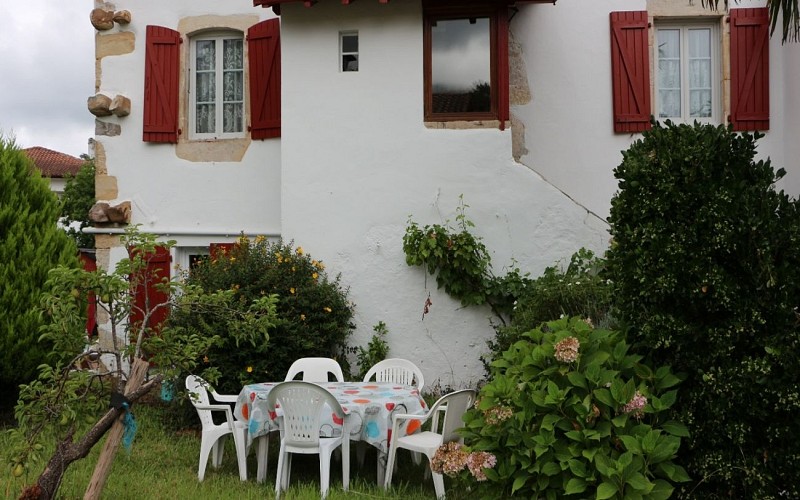 asc-ibarburu-6p-jardin