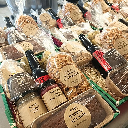 Beige et Gris Minimaliste Citation Instagram Publication - Nos paniers gourmands