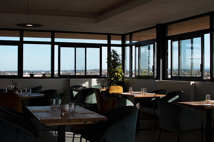 La-table-des-Compagnons-01