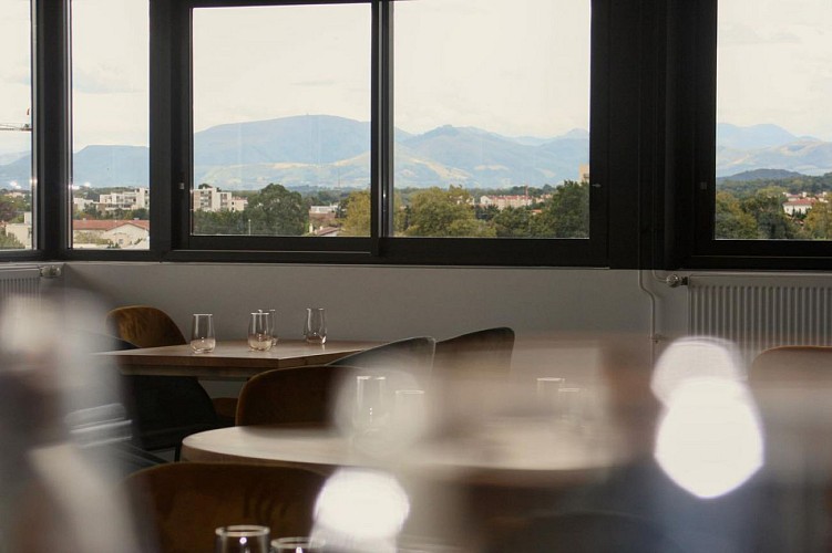 La-table-des-Compagnons-03