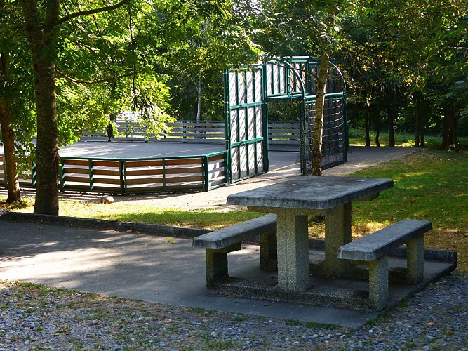 Lourenties lac tables de pique nique cph syndicat du tourisme nord béarn et madiran (2)