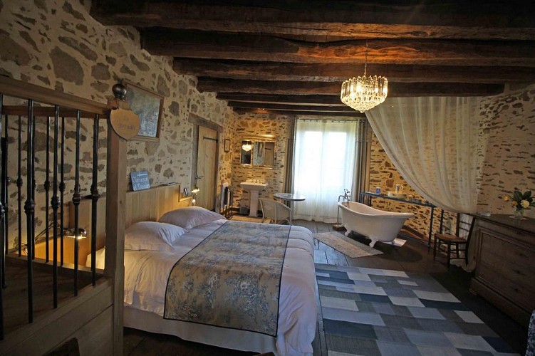 Chambre avec salle de bain intégrée._7