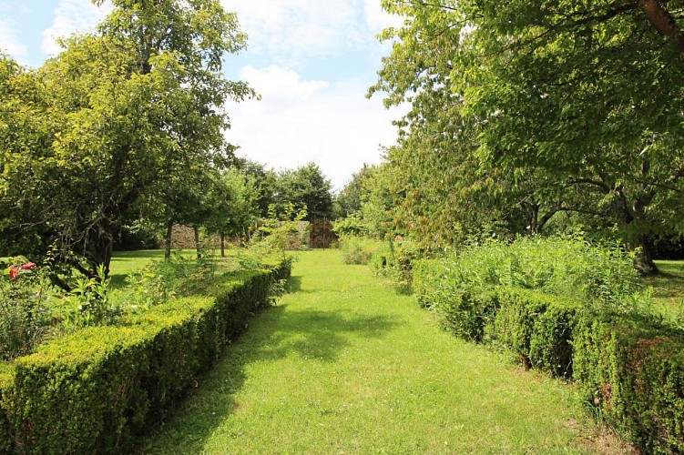 872610 - 32 people - 10 bedrooms - 2 'épis' (ears of corn) - Mezière sur Issoire - fiche 2012