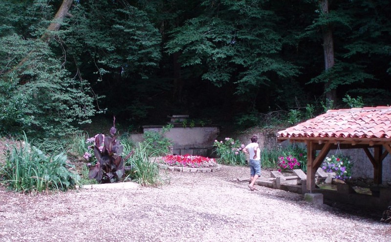 Fontaine et lavoir de Coudures