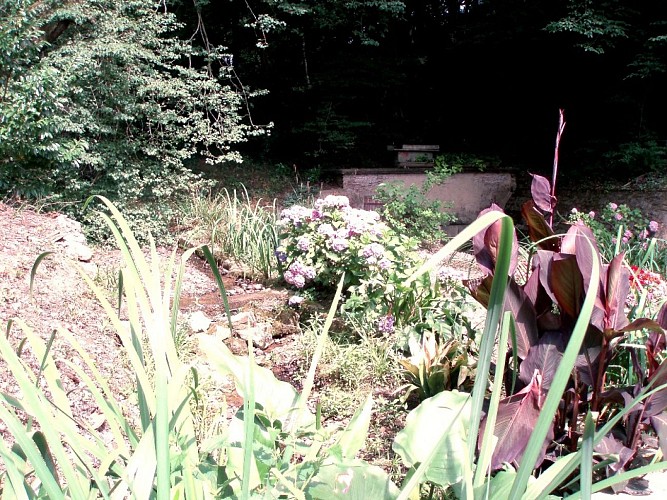 Fontaine et lavoir de Coudures