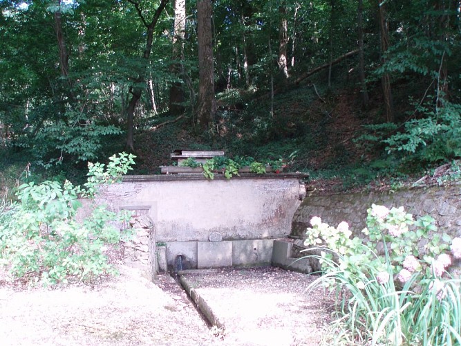 Fontaine et lavoir de Coudures