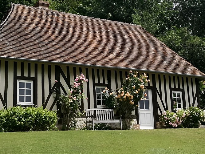 Gîte du Manoir typiquement Pays d'Auge à la campagne facade