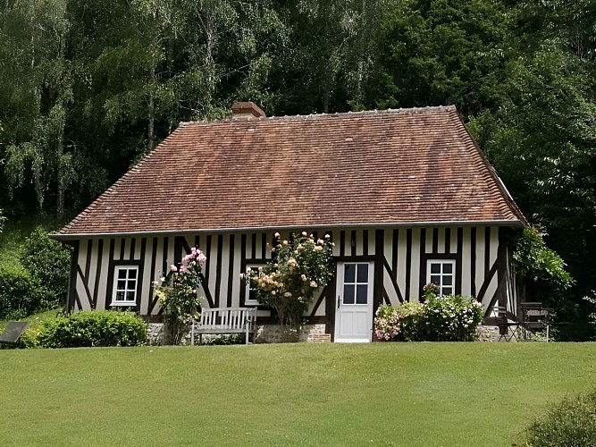 Gîte du Manoir typiquement Pays d'Auge à la campagne avec jardin