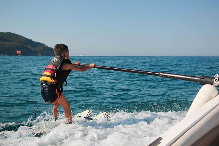 Water skiing or Wakeboard lessons and courses - Wake sensation