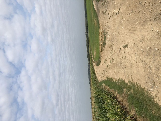 Ga naar links op dit kruispunt en volg tot aan het volgende Y-kruispunt.