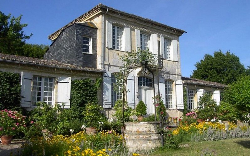 Chateau-de-Mongenan-w