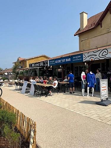 Terrasse du crust bar Molietetmaa@OTILandesAtlantiqueSud