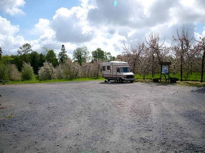 Camping-car-bruyeres-carre-moyaux-calvados-normandie-02-568x377