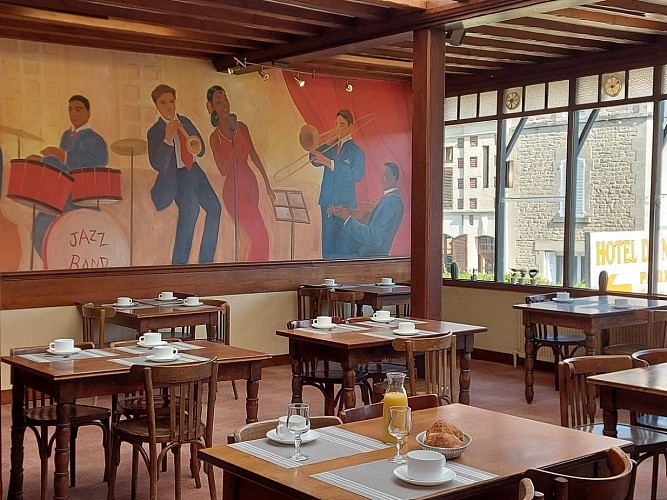 salle-de-petit-déjeuner-hotel-de-normandie-saint-aubin-sur-mer