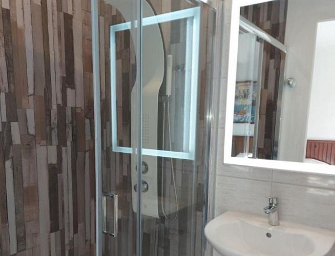 salle-de-bains-hotel-de-normandie-1