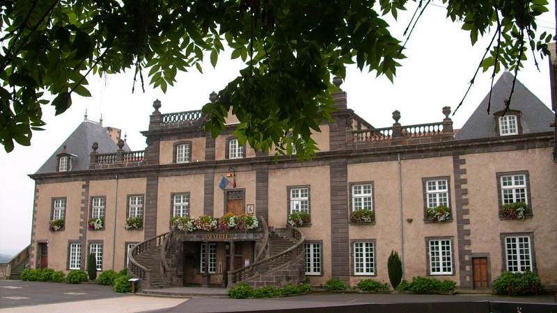 From the Allier to the Cortal plateau