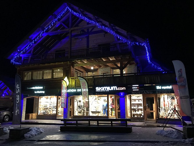 Mustang 1550 Skimium