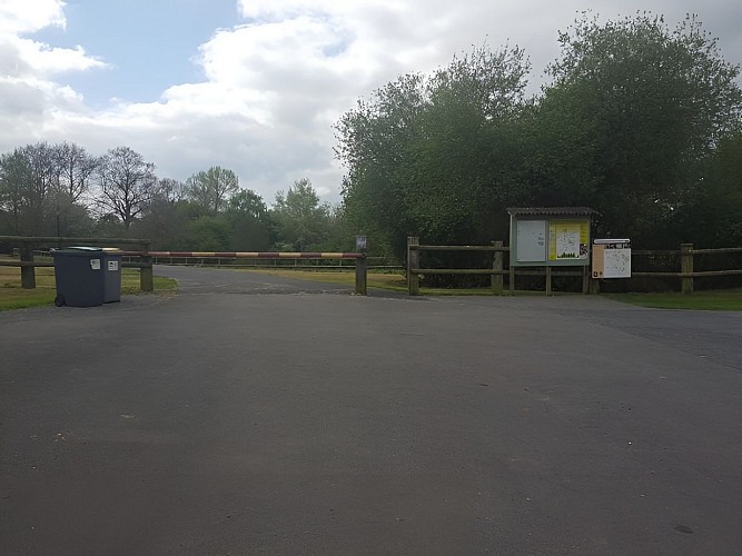 Aire-L'Oudon-Amélia-Le-Magnen Entrée parking