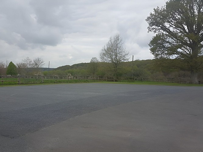 Aire-L'Oudon-Amélia-Le-Magnen Vue du parking