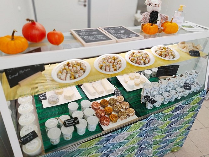 Boutique la chevreline produits à Vassy (TIS)