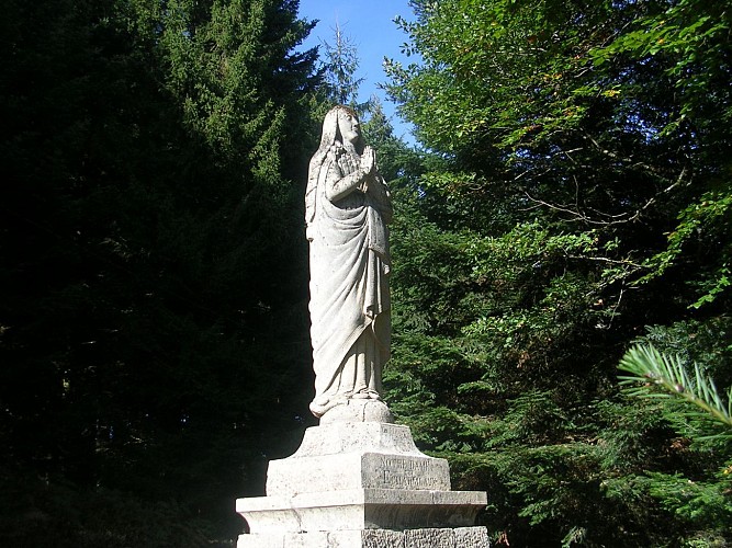 Statue de la vierge du mont Joli