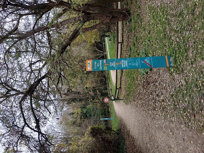 Parc des Coteaux d'Avron: entrée du Bois de Neuilly.