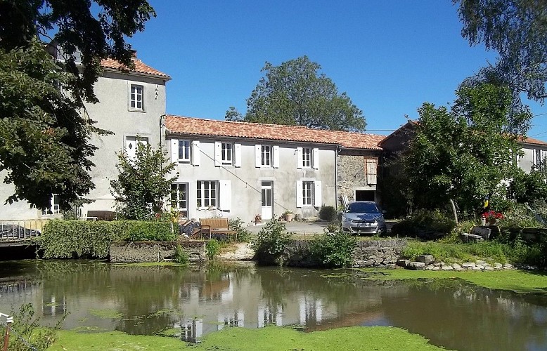 moncoutant-la-chambre-au-moulin-facade