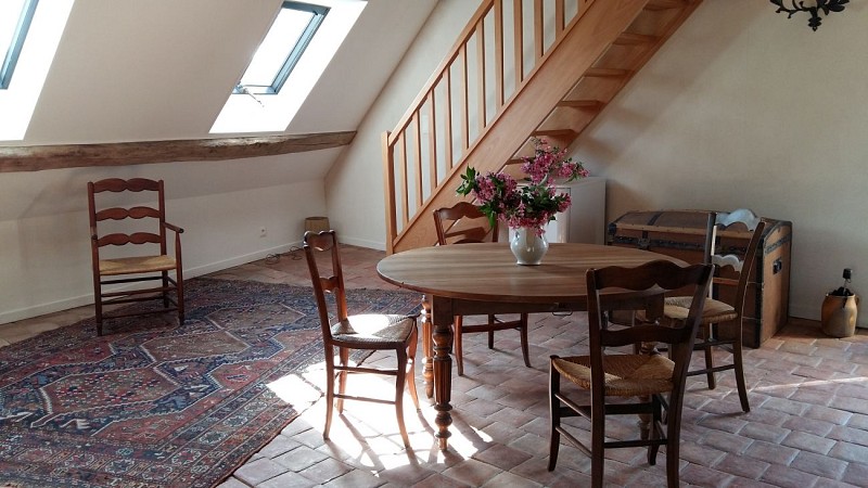 4.Escalier vers mezzanine