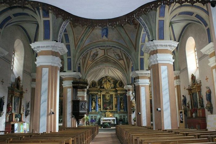 L'intérieur de l'église Saint-François-de-Sales