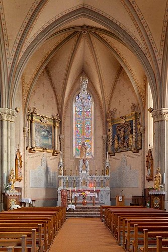 L'intérieur de l'église néogothique de Saint Germain