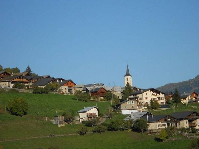 Eglise Saint François de Sales dans le village de Valezan