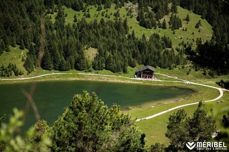 Vue sur la maison de la Réserve naturelle du plan de Tueda