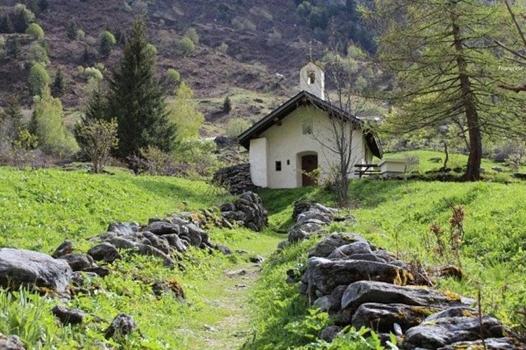La chapelle Notre Dame des Graces du hameau de Friburge