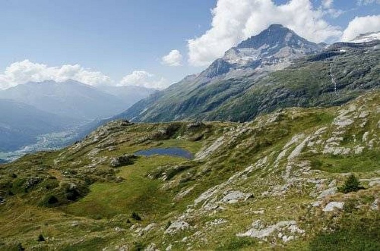 Le Lac du Lait et, à dr., la Dent Parrachée. Commune de Termignon.